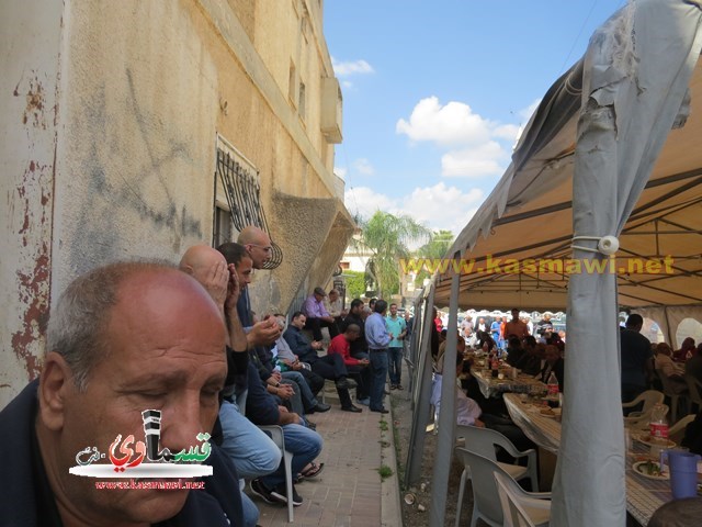 كفرقاسم : ابناء المرحوم الحاج محمد محمود عيسى  ابو لطفي  يُعدون وليمة غداء عن روح والدتهم المرحومة عزيزة عبد الرحمن عيسى  ام لطفي   رحمها الله 